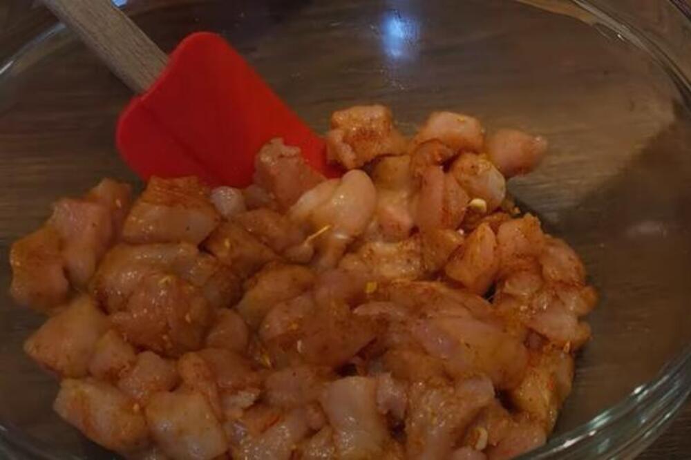 MALO KO ZNA DA SPREMI PILETINU, A DA NIJE SUVA! Ako dodate ovaj sastojak biće kao iz SKUPOG BEOGRADSKOG RESTORANA