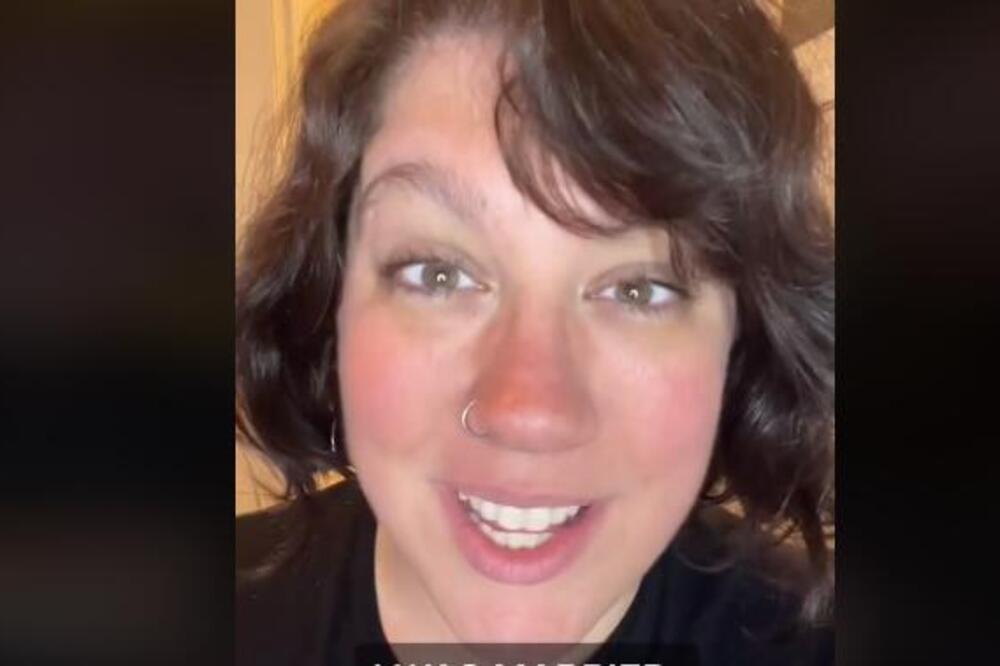 MAJKA PETORO DECE ŽIVI SA BIVŠIM I SADAŠNJIM MUŽEM: Zna da su ČUDNI, ali je NIJE BRIGA, njen razlog je... (VIDEO)