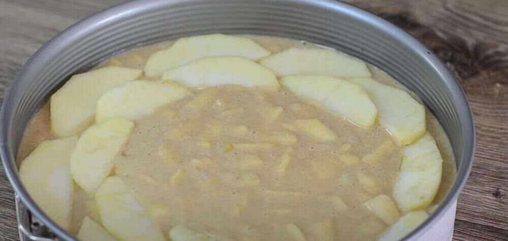 Torta sa jabukama u plehu