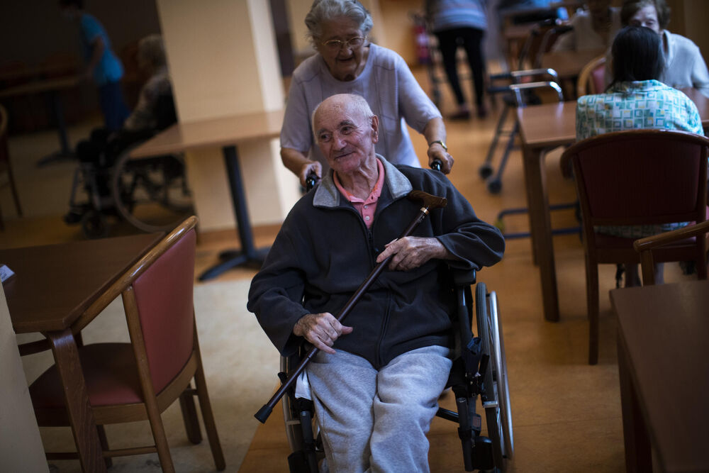 Starački dom, penzioneri, Briga, briga o starima, Dom za stare