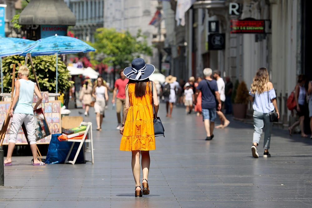 ZA VIKEND SE PALI METEO ALARM ZBOG JAKIH VRUĆINA! Leto u aprilu, možete nositi letnje majice, a onda sledi PAD