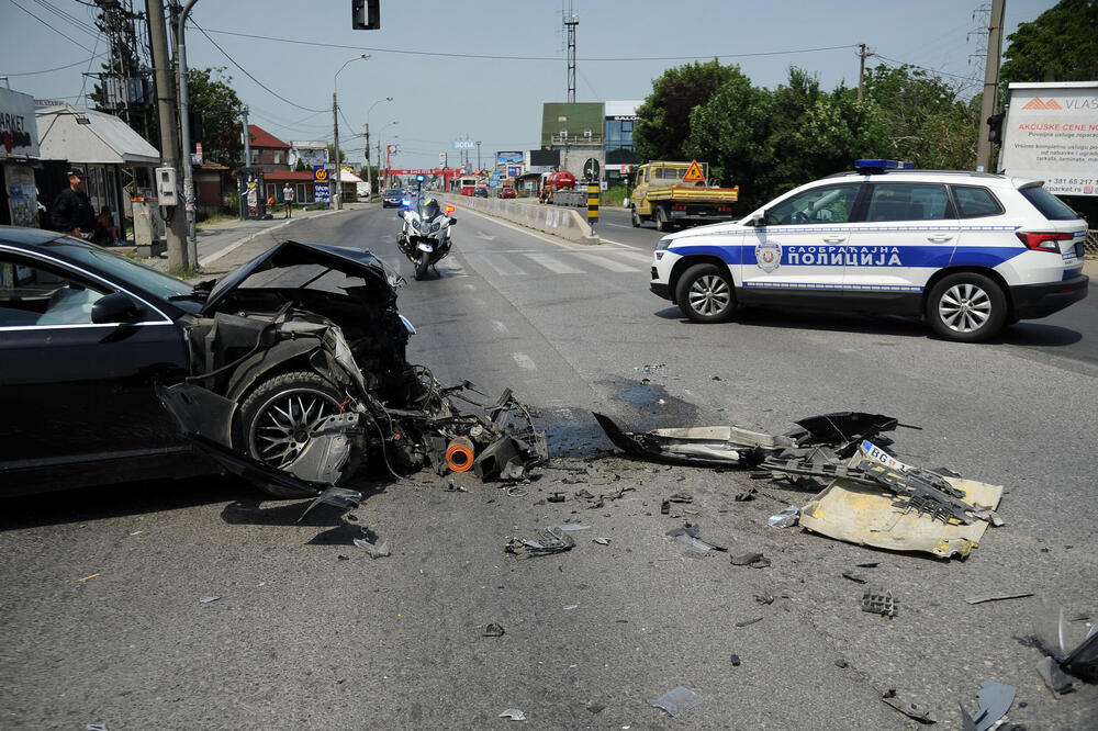 HRVATA POKOSIO SOPSTVENI AUTOMOBIL: Bizarna nesreća OSTAVLJA BEZ TEKSTA, vozilo je samo krenulo...