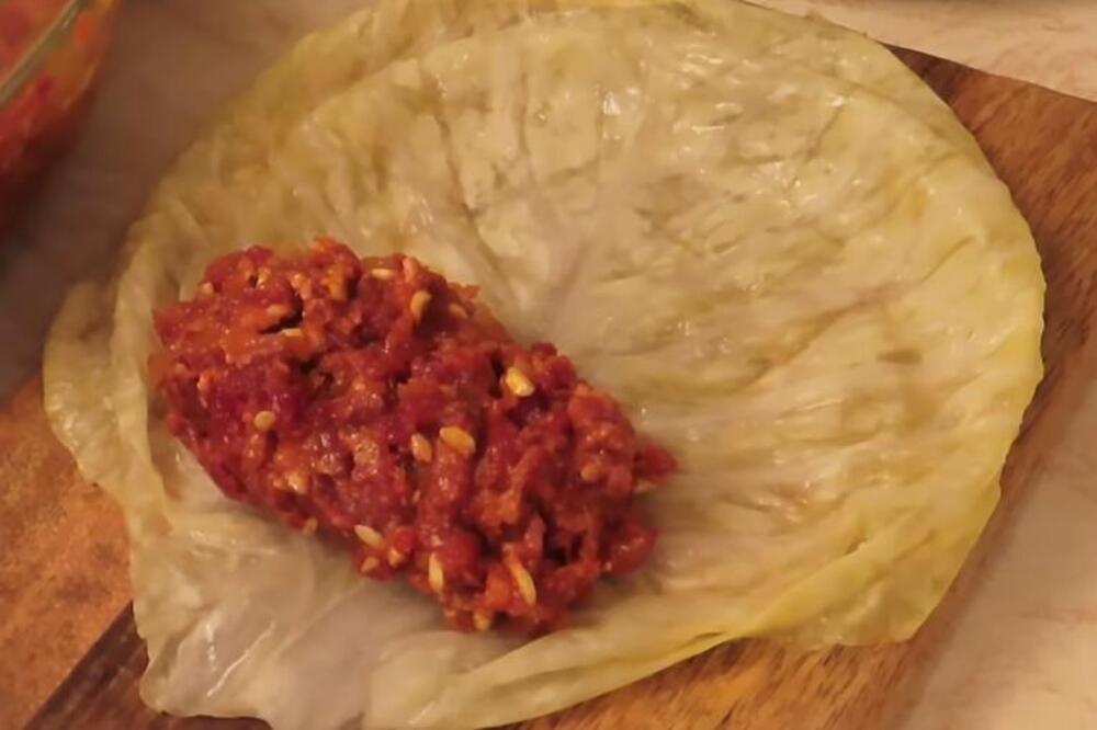 PRE SPREMANJA SARME JEDNU STVAR MORATE DA URADITE SA KISELIM KUPUSOM: Samo tako će biti MEKAN I SOČAN kad se skuva