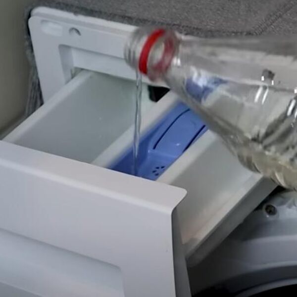 Sipala 60 grama u pregradu za deterdžent i frapirala se! Kamenac otpadao u komadićima, i to zbog ovog sredstva