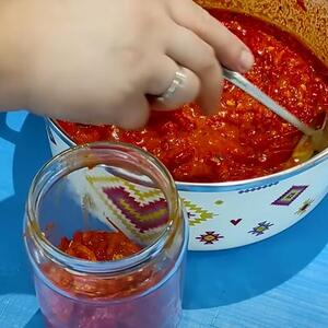 Originalni recept za pinđur je lak i mlade domaćice mogu uspešno da ga naprave! Par sastojaka i gotovo