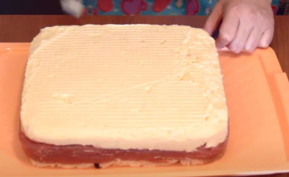 Kapri torta na tacni