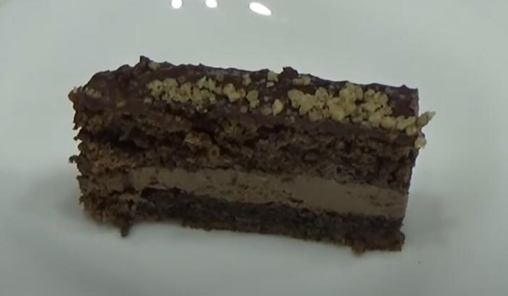 Parče Mokine torte na tanjiru