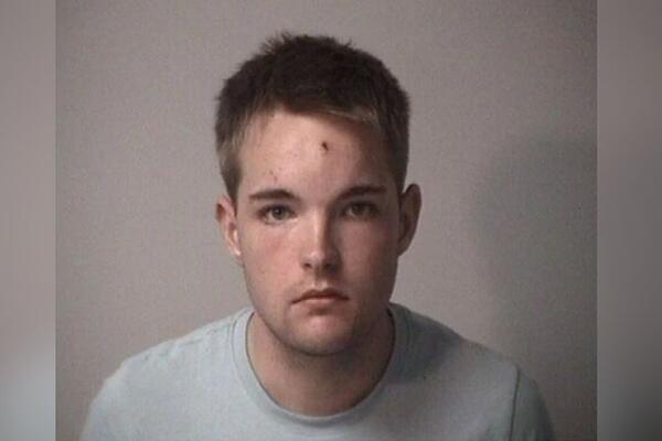 MLADI VATROGASAC OSUMNJIČEN DA JE UBIO TROMESEČNOG SINA: Dete je teško zlostavljao, evo KOLIKA MU KAZNA PRETI