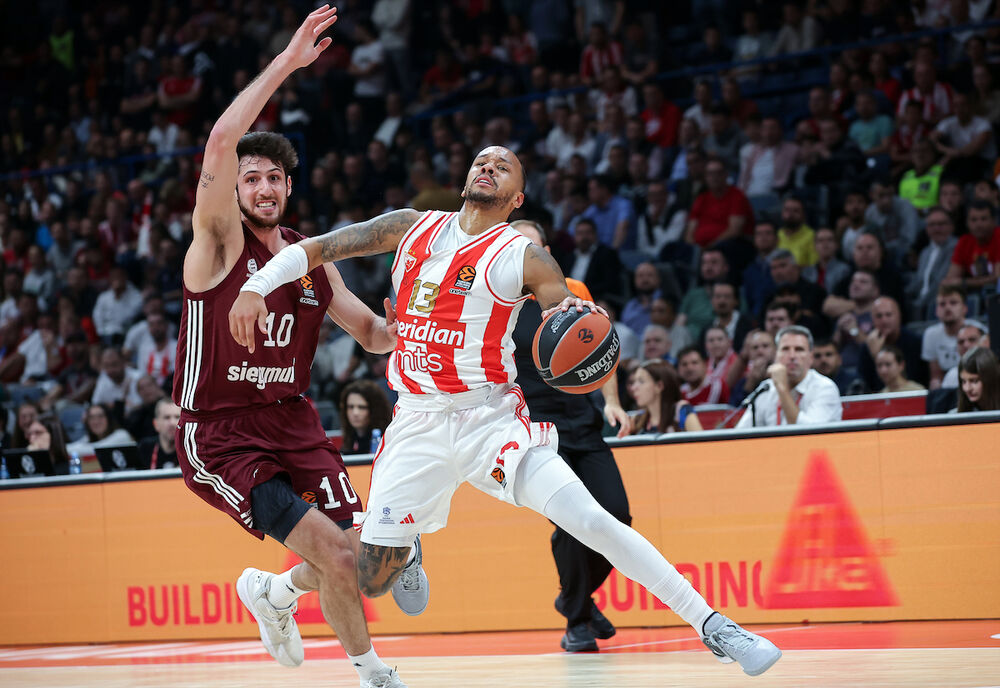 Šabaz Nejpir u prodoru na meču protiv Bajerna