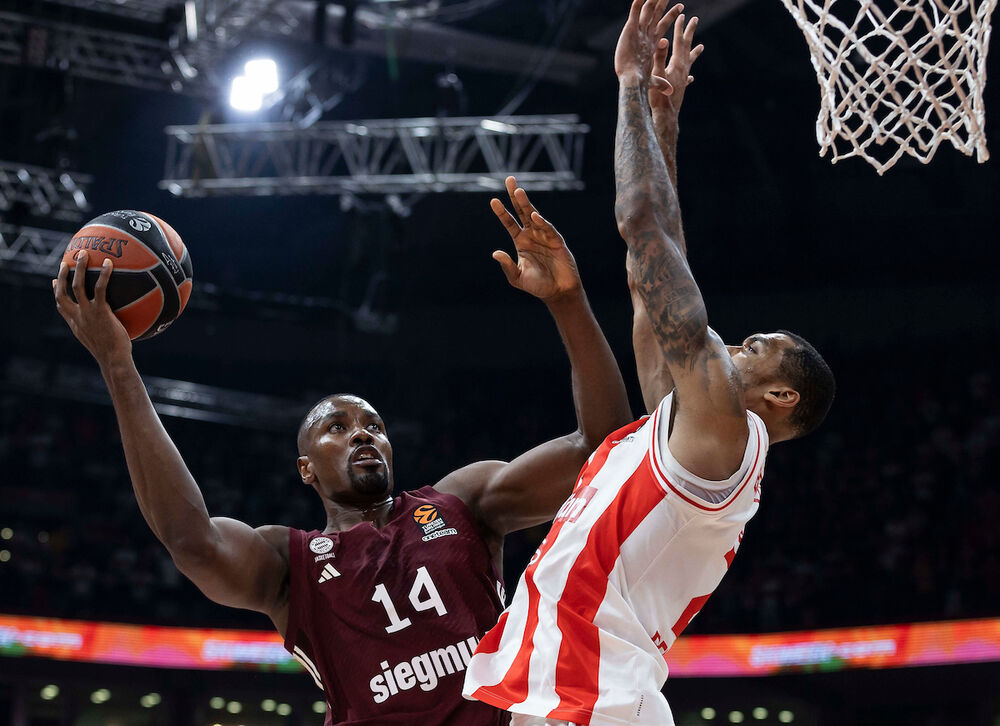 Serž Ibaka i Džoel Bolomboj u duelu