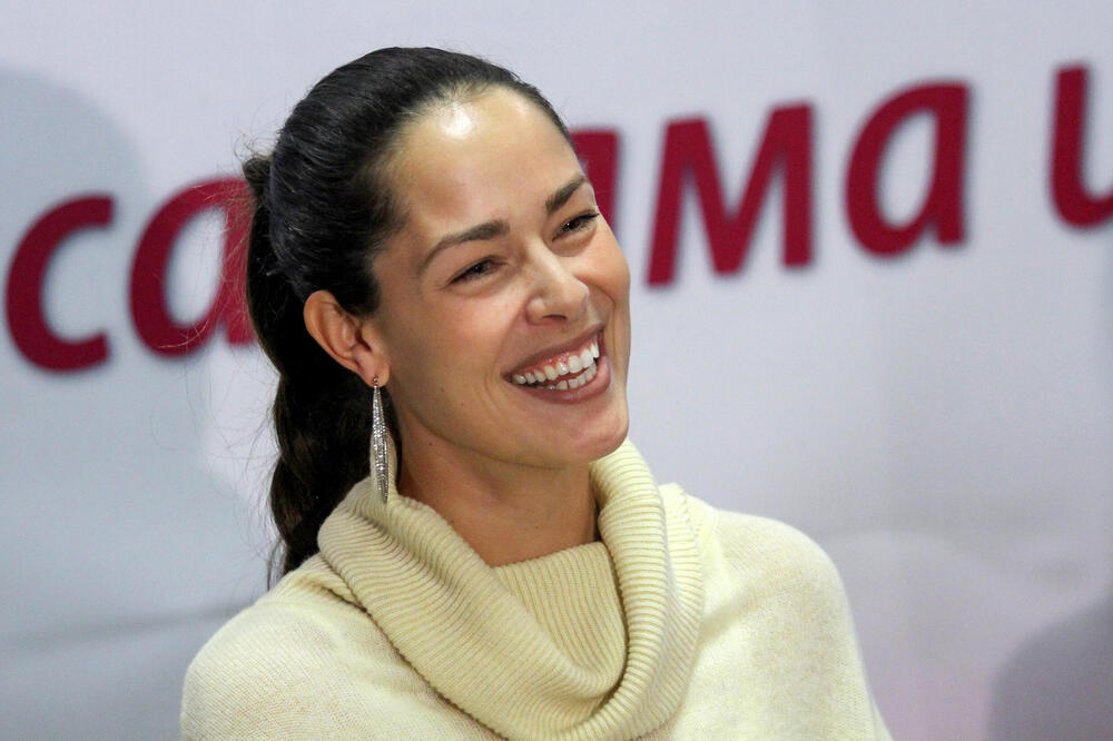 ANU IVANOVIĆ VOLI CELA SRBIJA, A NIKO NE ZNA ŠTA ONA IMA OD ŠKOLE: Ovo je ISTINA o njenom OBRAZOVANJU