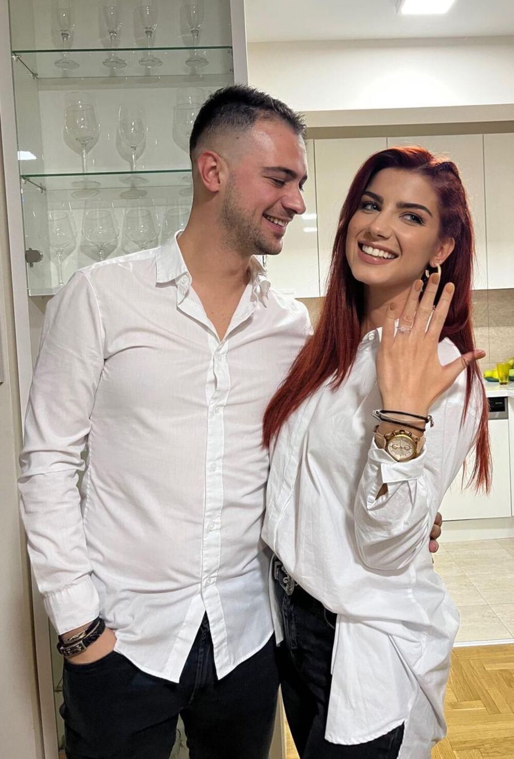 Dečko ove popularne pevačice i nekadašnje takmičarke u šouu 'Zvezde Granda' je Stefan Sretenović, koji je Kristinin kolega