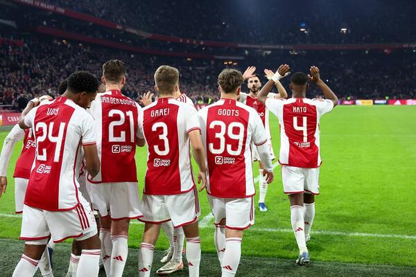 SVETSKO ČUDO U AMSTERDAMU: Ajaks pobedio u derbiju začelja!