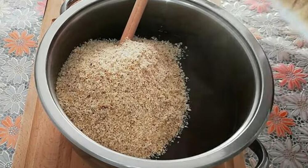 Sastojci u šerpi za posnu ganaž tortu