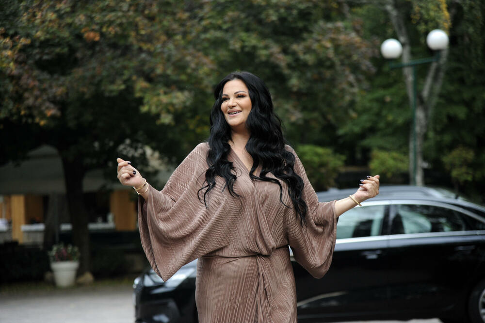 E, OVO JE ZA PAMĆENJE! JANINA ĆERKA PROSLAVILA ROĐENDAN: Vatromet OBASJAO nebo, veselje kako DOLIKUJE!