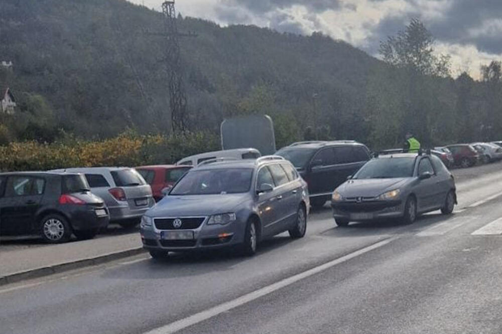 ŠEST AUTOMOBILA SE SUDARILO KOD PRIJEPOLJA: U lančanom sudaru ima povređenih, među njima i DECA (FOTO)