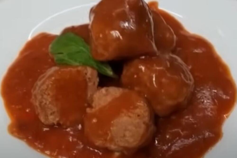 STARIM ŽENAMA ĆUFTE ISPADNU SOČNE I MEKANE SAMO ZBOG JEDNOG SASTOJKA: Prave ih samo po tom receptu - najbolji trik