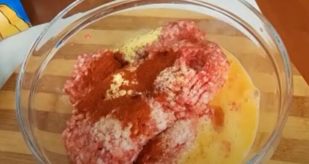 Začini, mleveno meso i jaja