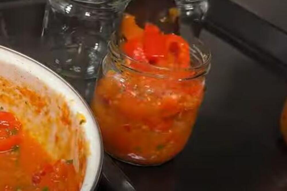 BUGARKE PRAVE NAJPIKANTNIJU ZIMNICU: Ljutenica sa patlidžanom - recept sa starog papira