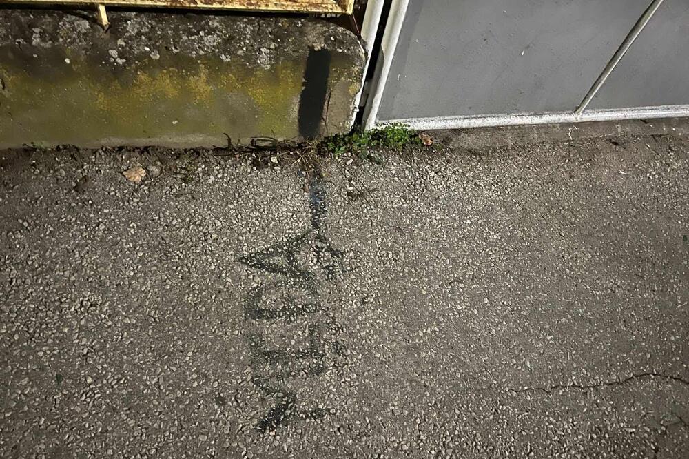 DA SE ZNA ŠTA JE ČIJE! Čačani kad prođu OVOM ULICOM samo u trotoar gledaju, razlog je URNEBESAN (FOTO)