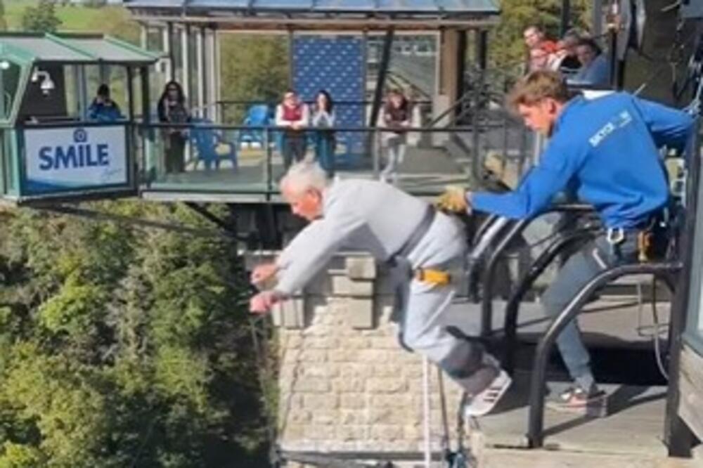 DEKA URADIO NEŠTO ŠTO DRUGI NE MOGU NI DA ZAMISLE: Dok njegovi VRŠNJACI čuvaju UNUKE, on se nije DVOUMIO DA...