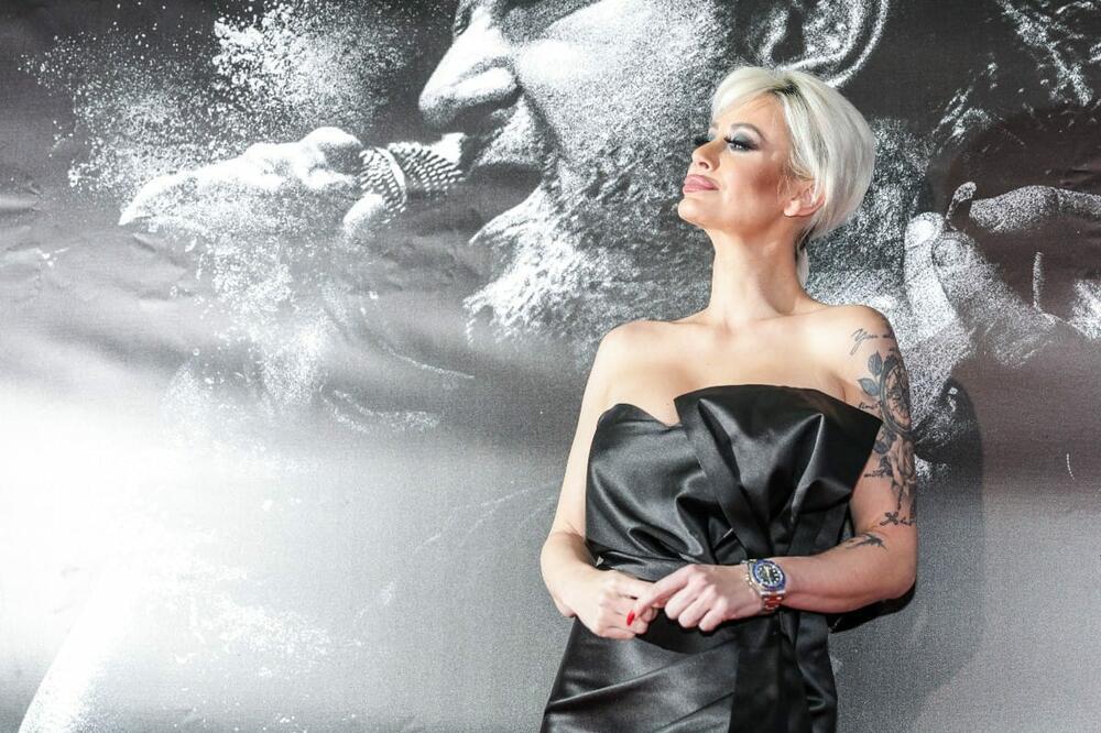 ISPLIVALE FOTKE DUŠICA JAKOVLJEVIĆ SA JAHTE: Voditeljka u DRUŠTVU Ane Korać i Soraje, sve puca od LUKSUZA