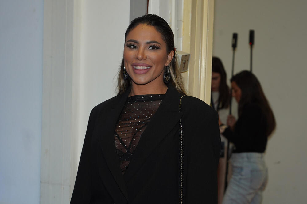 ZABOLEĆE VAS GLAVA KADA ČUJETE KOLIKE PARE UZME ZA JEDAN NASTUP: Za ovo ljudi RADE GODINAMA, tek BAKŠIŠ koliki ima