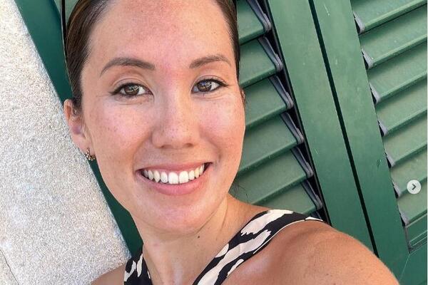 INFLUENSERKA NAPUSTILA AMERIKU I PRESELILA SE NA BALKAN! Kada je dovela i MAMU nastao je RŠUM U KAFANI! (VIDEO)