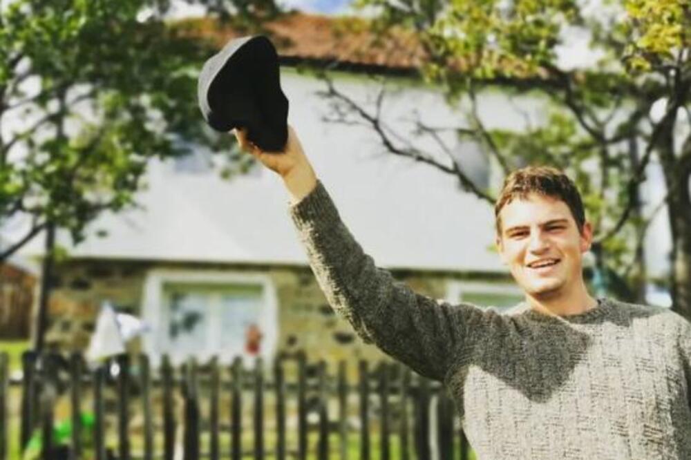 ZA ZGODNIM LUKOM ŽENE POLUDELE, ŠALJU MU PORUKE SVAKI DAN: Čak mu se i POZNATA GLUMICA divi, a tu je i Biković!