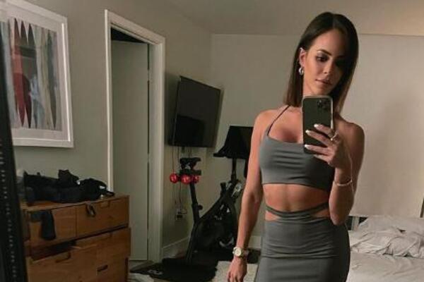 ONA JE NAJLEPŠA SPORTSKA NOVINARKA: Kada obuče USKU haljinu muškarcima OTPADNU vilice, a evo koliko GODINA ima!