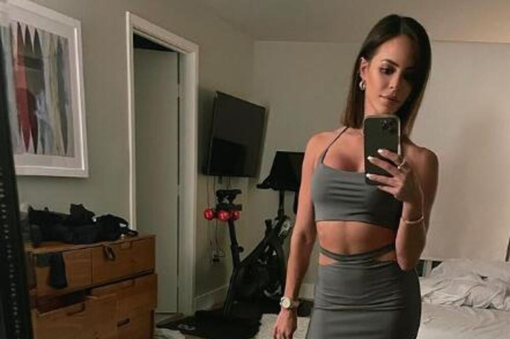 ONA JE NAJLEPŠA SPORTSKA NOVINARKA: Kada obuče USKU haljinu muškarcima OTPADNU vilice, a evo koliko GODINA ima!