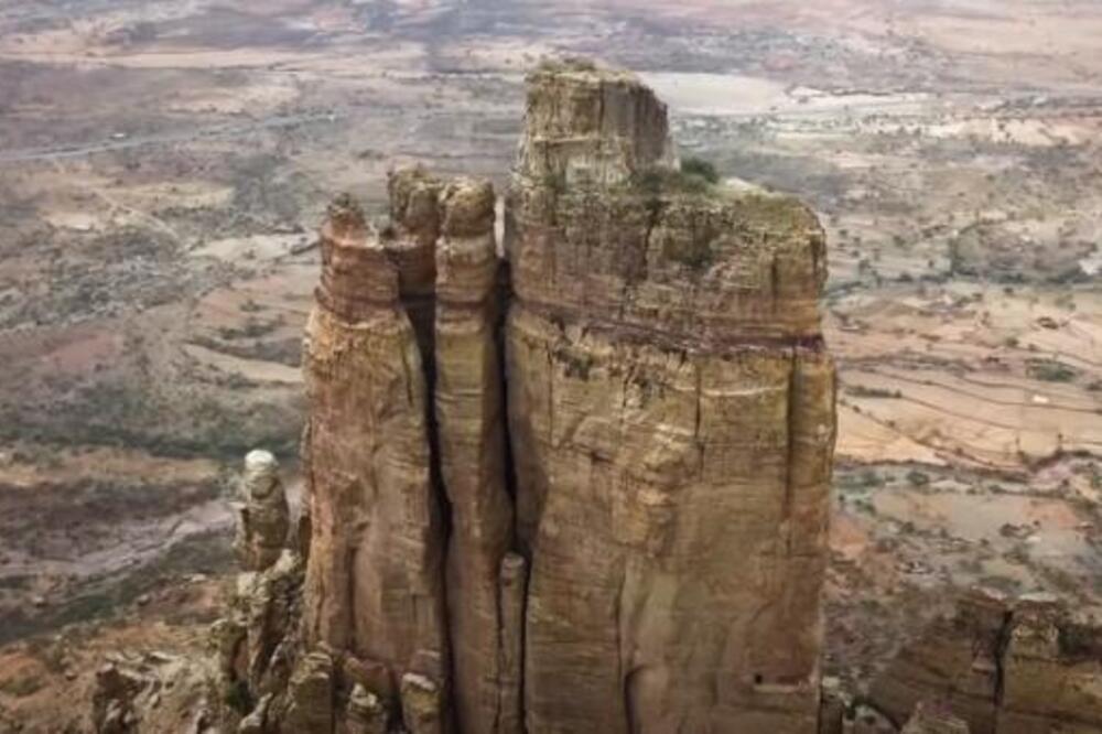 DO OVE PRAVOSLAVNE CRKVE SAMO NAJHRABRIJI MOGU DOĆI: Nalazi se na 2.580 metara, a na vrhu NOVO ISKUŠENJE (VIDEO)