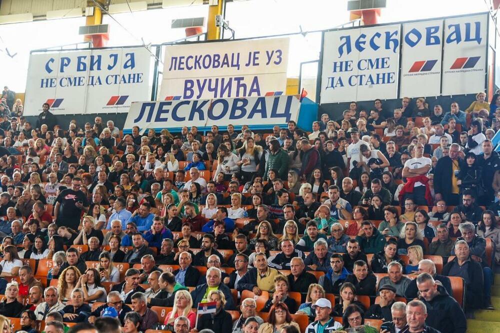 PRVI PREDIZBORNI SKUP LISTE "ALEKSANDAR VUČIĆ - SRBIJA NE SME DA STANE": Leskovac aplauzom dočekao predsednika