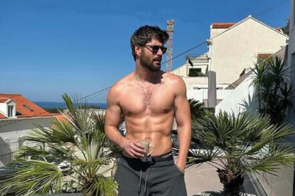 OVO JE NAJZGODNIJI TATA NA SVETU: Bavio se sportom i glumom, a devojkama OTPADAJU VILICE, sve su ODLEPILE (VIDEO)