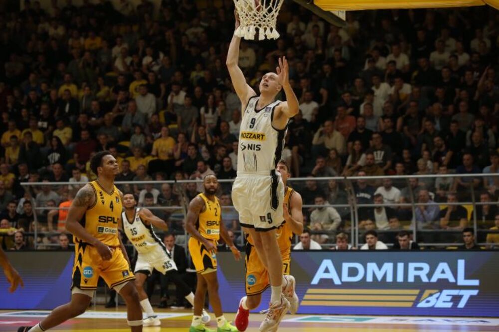 Alen Smailagić na meču protiv Splita