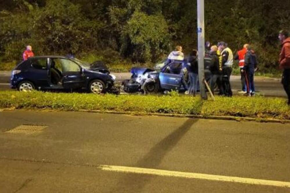 TEŽAK SUDAR NA VOŽDOVCU: Vozač prešao na suprotnu stranu, ima povređenih (FOTO)