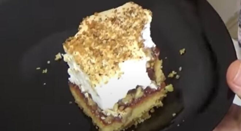 Kolač Damen kapric na tanjiru