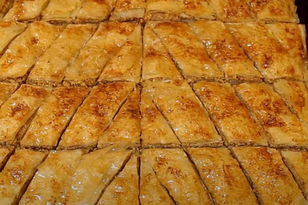 Ovo je najjači slatkiš na slavskoj trpezi: Iznesite ga gostima i pašće im vilice, danima će pričati o njemu