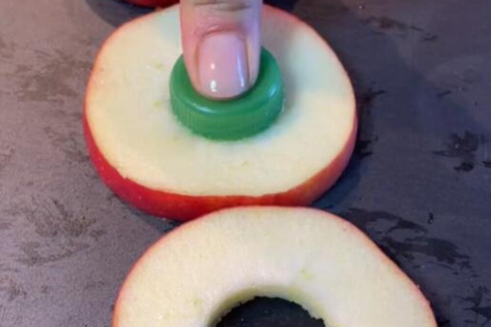 ZA OVAJ JUGOSLOVENSKI KOLAČ VAM TREBA ČEP I JABUKA: Ovako su se BAKE nekad SNALAZILE, ovo je cela JUGA jela ZIMI