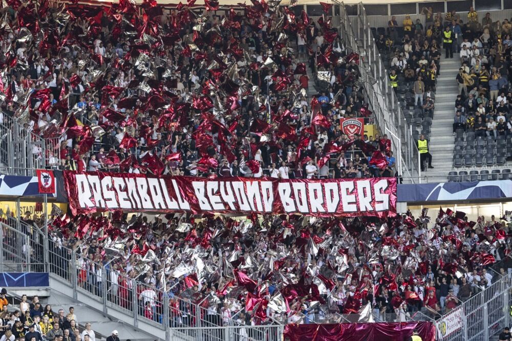 Navijači Lajpciga na utakmici protiv Jang bojsa u Bernu