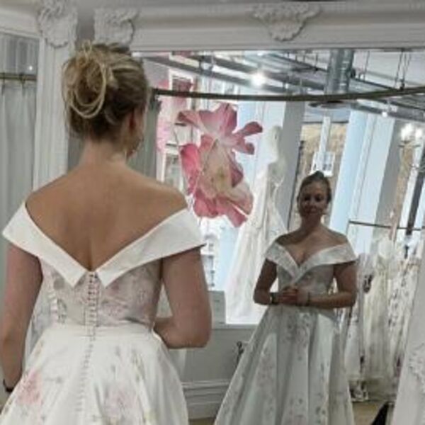 Došli na venčanje, kad je on trebalo da potpiše papir, skamenila se: Saznala za mračnu tajnu koju je krio godinama