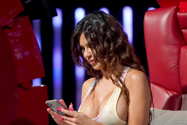 INTIMNI DEO TELA NA IZVOLTE, MUŠKI ROD BACA U NESVEST KADA VIDI OVO: Jednim detaljem posebno PROVOCIRA