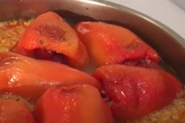 STARE BUGARKE PRAVE NAJSOČNIJE PUNJENE PAPRIKE: Posne i lagane - recept iz 1939. godine