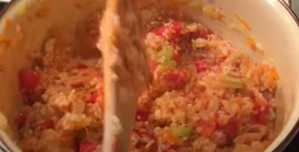 Pirinač sa začinima u šerpi