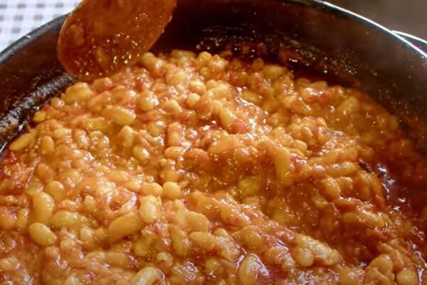 STARINSKI RECEPT ZA NAJUKUSNIJI PASULJ PREBRANAC: Ovako se nekada pravio - cela porodica će uživati u ukusu