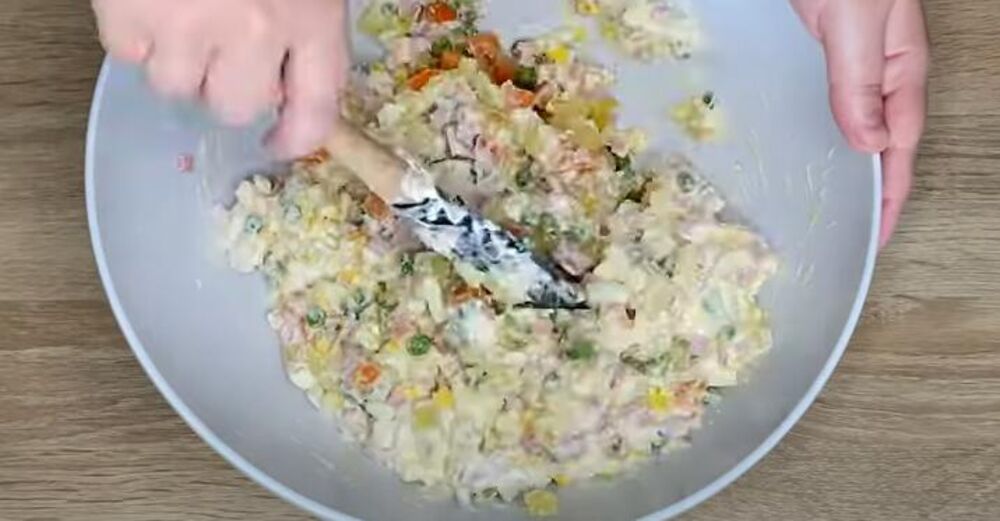 Mešanje ruske salate