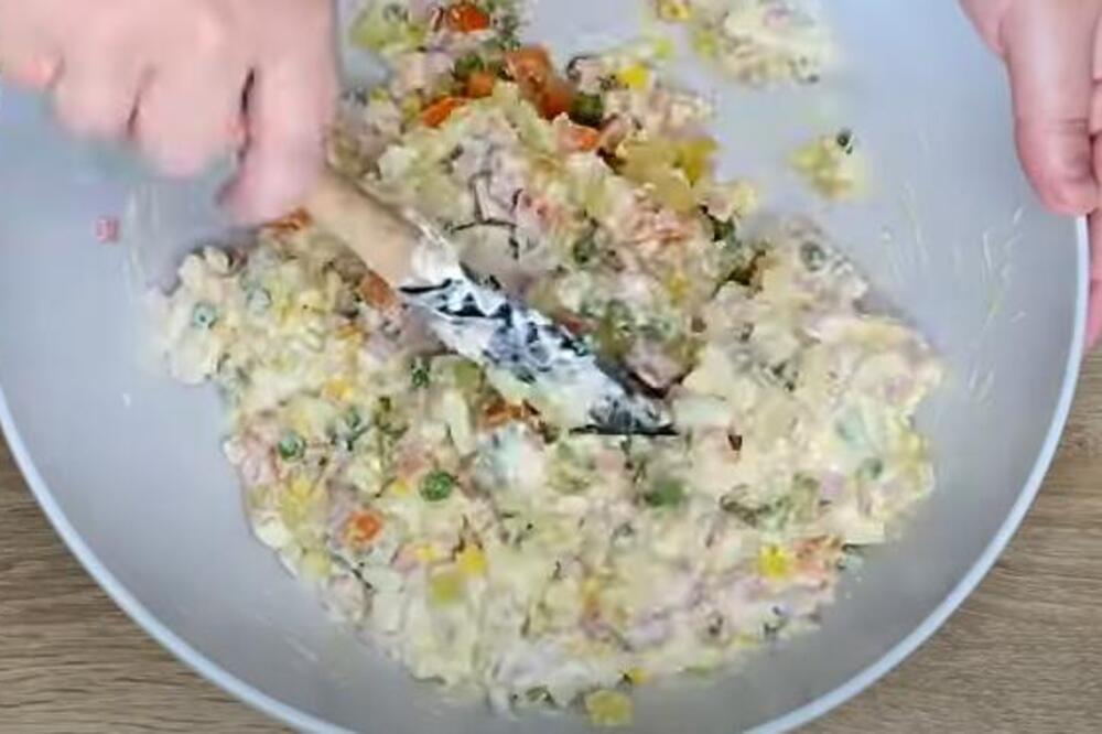 EVO KAKO DA VAM RUSKA SALATA OSTANE SVEŽA DANIMA: Uz ovu CAKU neće propasti DOK JE NE POJEDETE