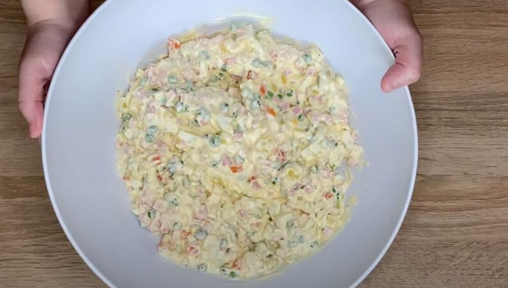 Ruska salata sa jabukom, Ruska salata