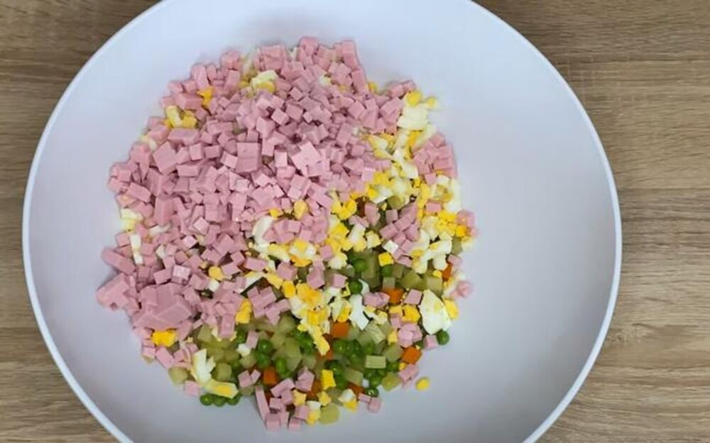 Ruska salata sa jabukom, Ruska salata