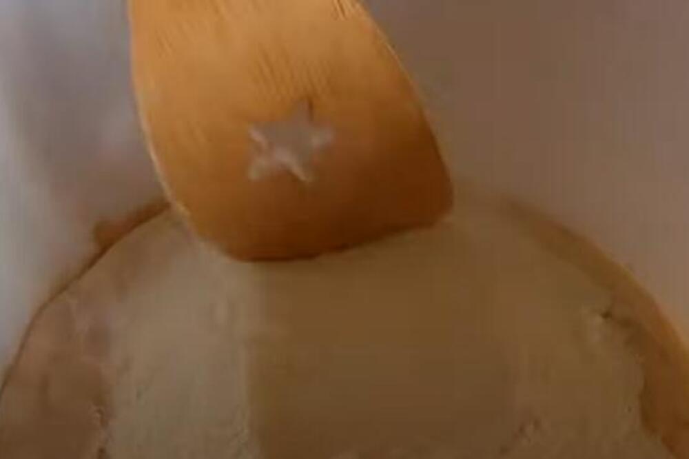 VEĆINA DOMAĆICA PRAVI ISTU GREŠKU KADA MESE TESTO: Zbog toga NEĆE da NARASTE